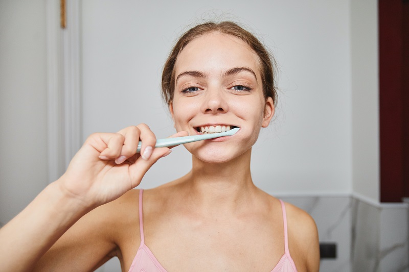 8 Tips for a Healthy Mouth Denture Helper